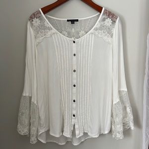 Ivory blouse w/sheer floral lace cuffs